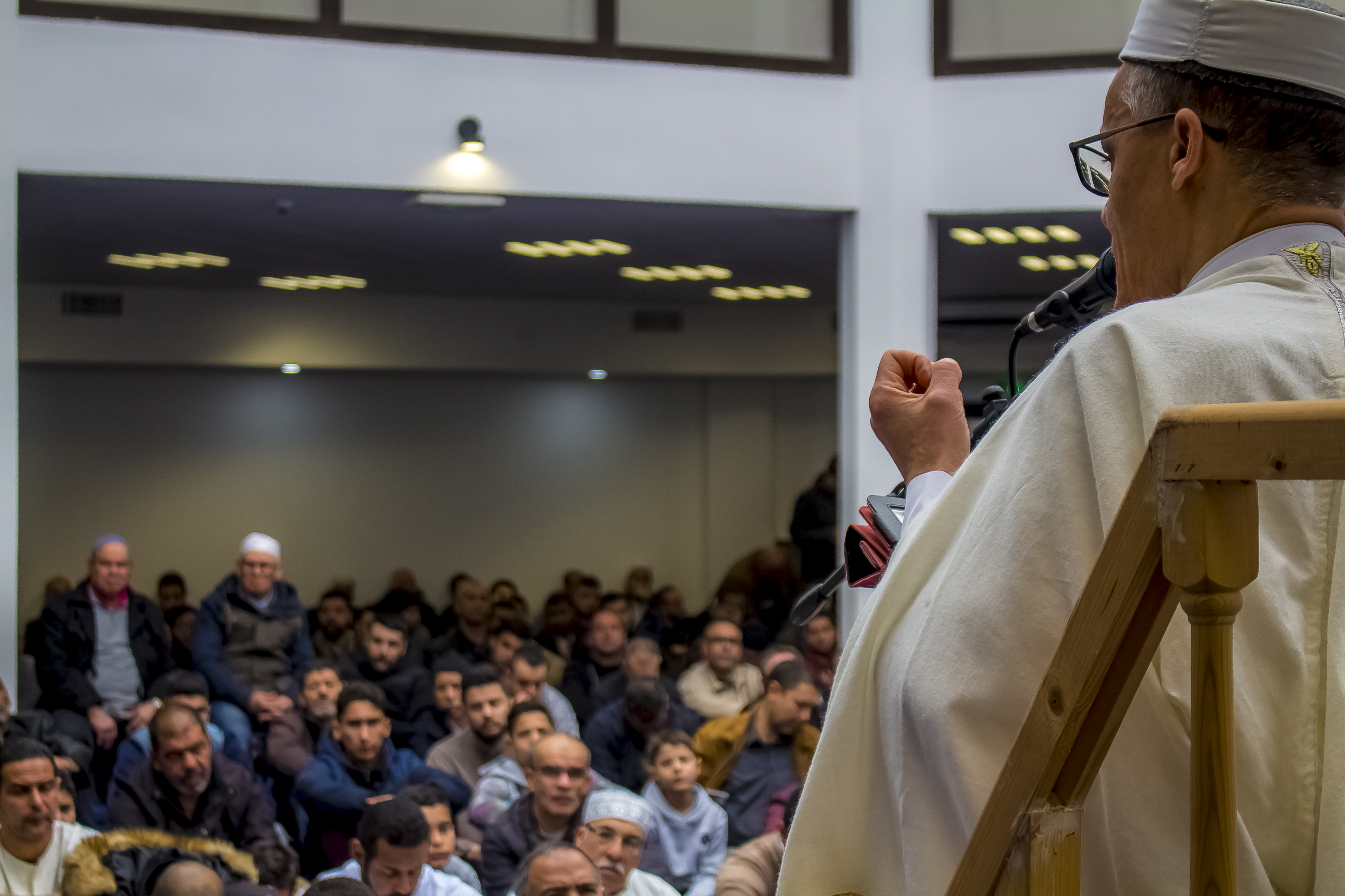 L'imam Mahmoud Benzamia durant son prêche