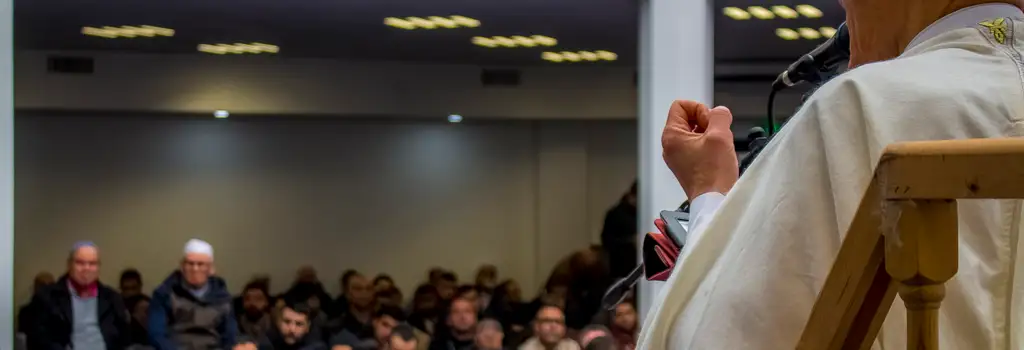 L'imam Mahmoud Benzamia durant son prêche