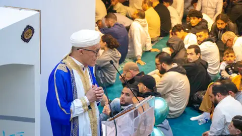 Khotba du joumou3a par l'Imam de l'Institut