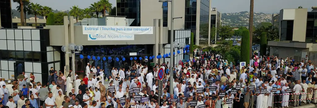 Les fidèles soutiennent l'Institut